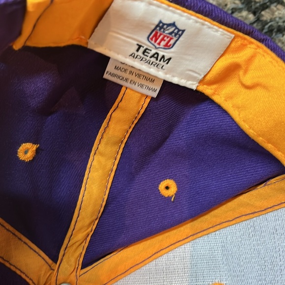 NWT Minnesota Vikings 2-Tone Authentic NFL Cap Hat with Adjustable Velcro Back - Picture 5 of 12